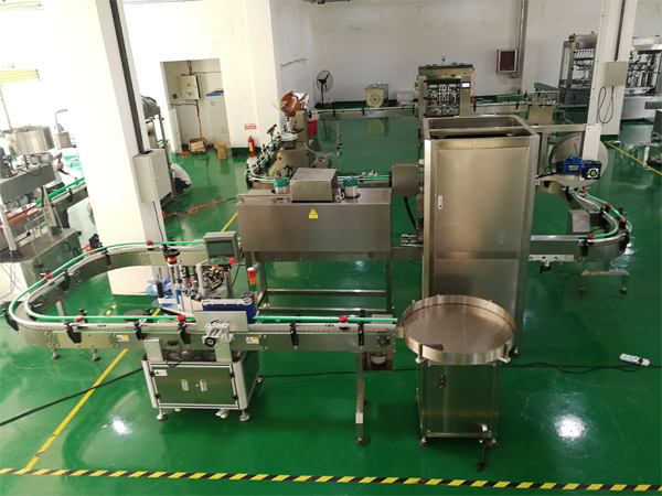 自動化辣椒醬灌裝機(jī)-小型辣椒醬灌裝旋蓋機(jī)生產(chǎn)線星火廠房實(shí)拍圖