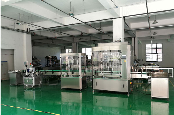 >瓶裝西瓜醬灌裝機(jī)-自動(dòng)化西瓜醬灌裝機(jī)生產(chǎn)設(shè)備實(shí)拍圖